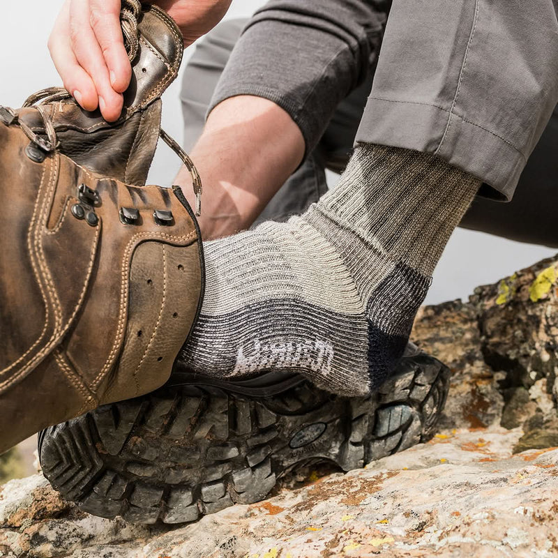 Load image into Gallery viewer, Midweight - Day Hiker Crew Socks
