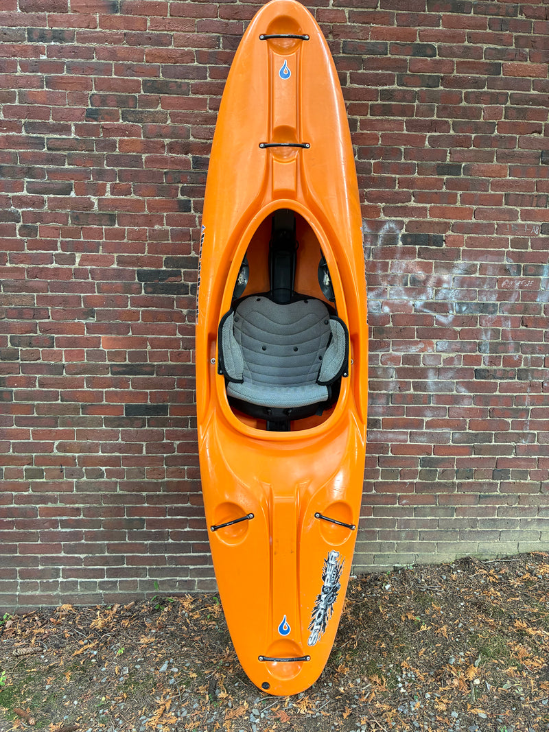 Load image into Gallery viewer, Liquid Logic Stomper 90 Used Whitewater Kayak
