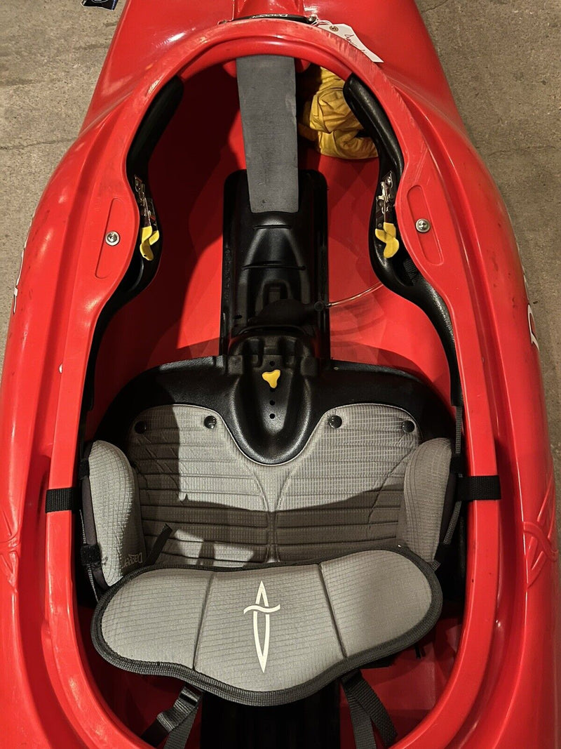 Load image into Gallery viewer, Dagger Rx 6.7 Used Whitewater Kayak