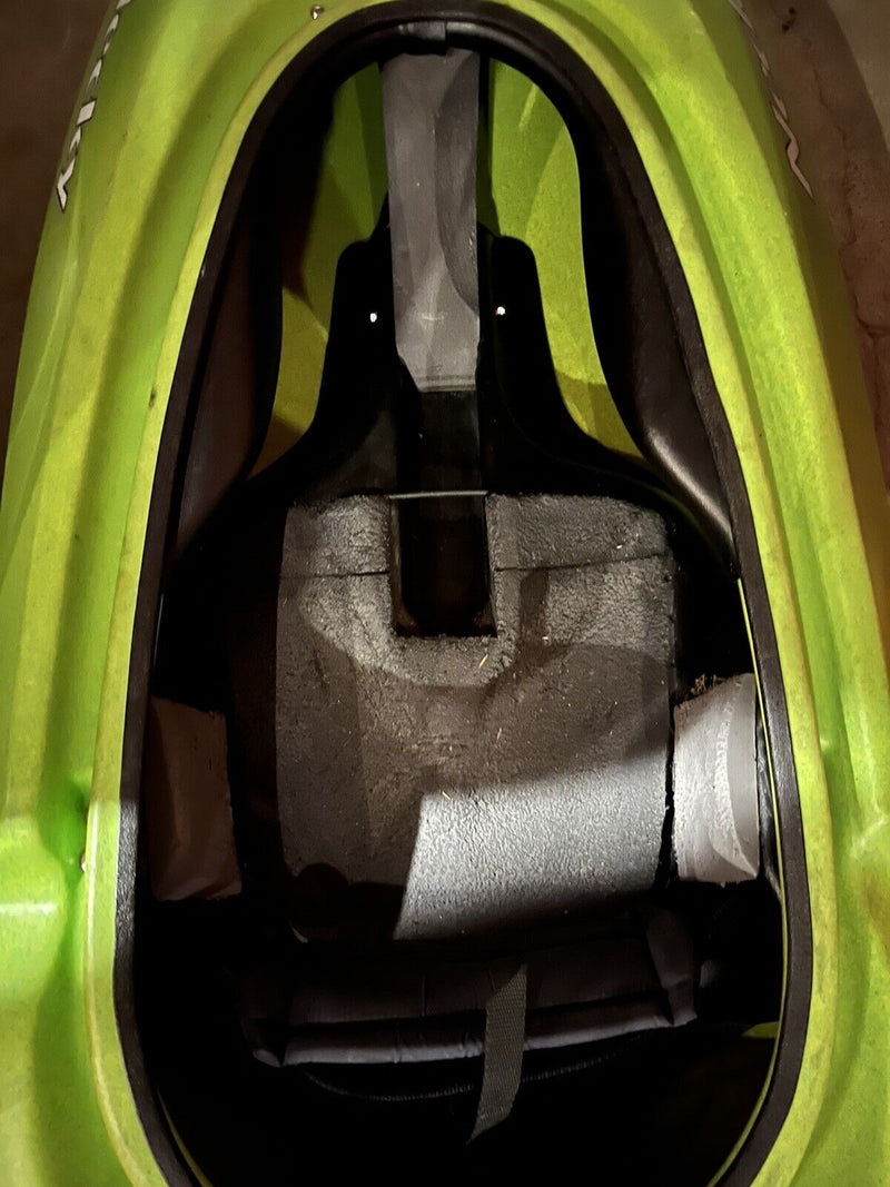 Load image into Gallery viewer, Necky Gliss 7’11” Used Whitewater Kayak
