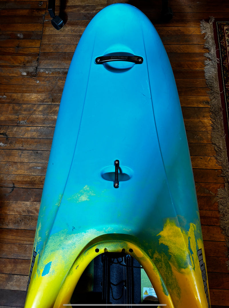 Load image into Gallery viewer, Jackson Kayak Gnarvana Medium Used Whitewater Kayak
