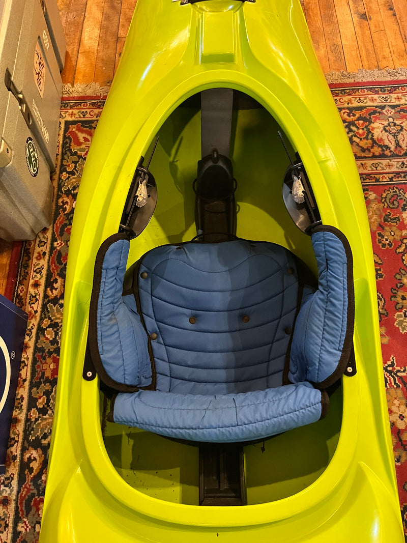 Load image into Gallery viewer, LiquidLogic RMX 86 Used Whitewater Kayak
