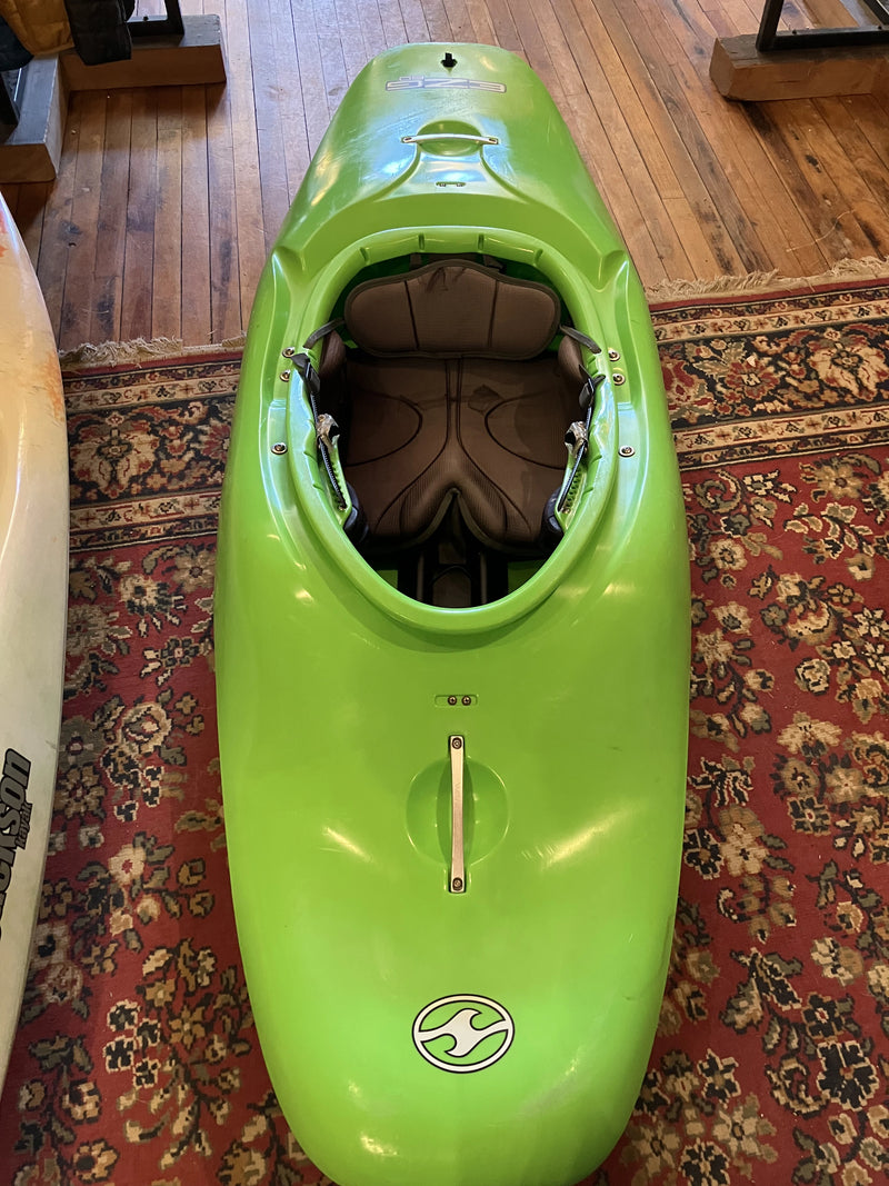 Load image into Gallery viewer, Wave EZG Used Whitewater Kayak
