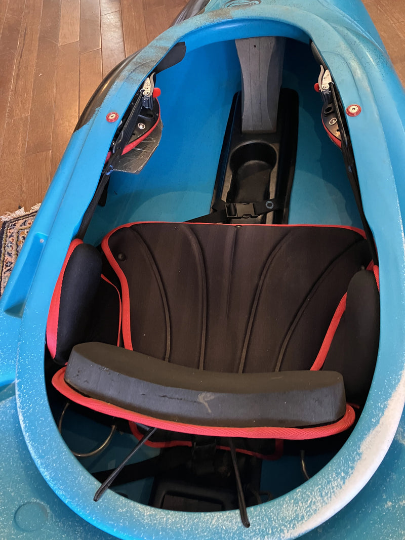 Load image into Gallery viewer, Pyranha Sub 7.0 Used Whitewater Kayak
