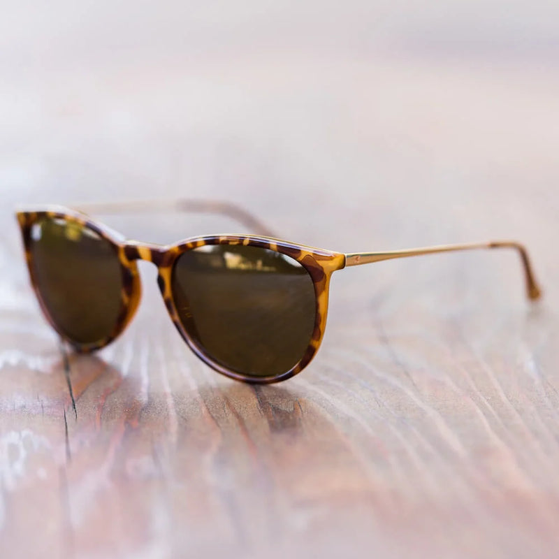 Load image into Gallery viewer, Glossy Blonde Tortoise Shell / Amber Mary Janes
