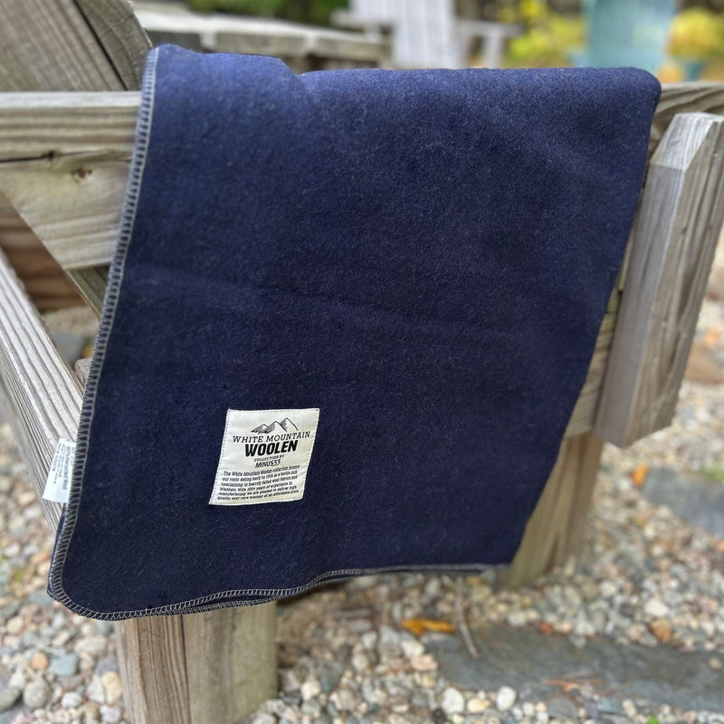 Load image into Gallery viewer, M33 - Lodge Twin Blanket White Mountain Woolen
