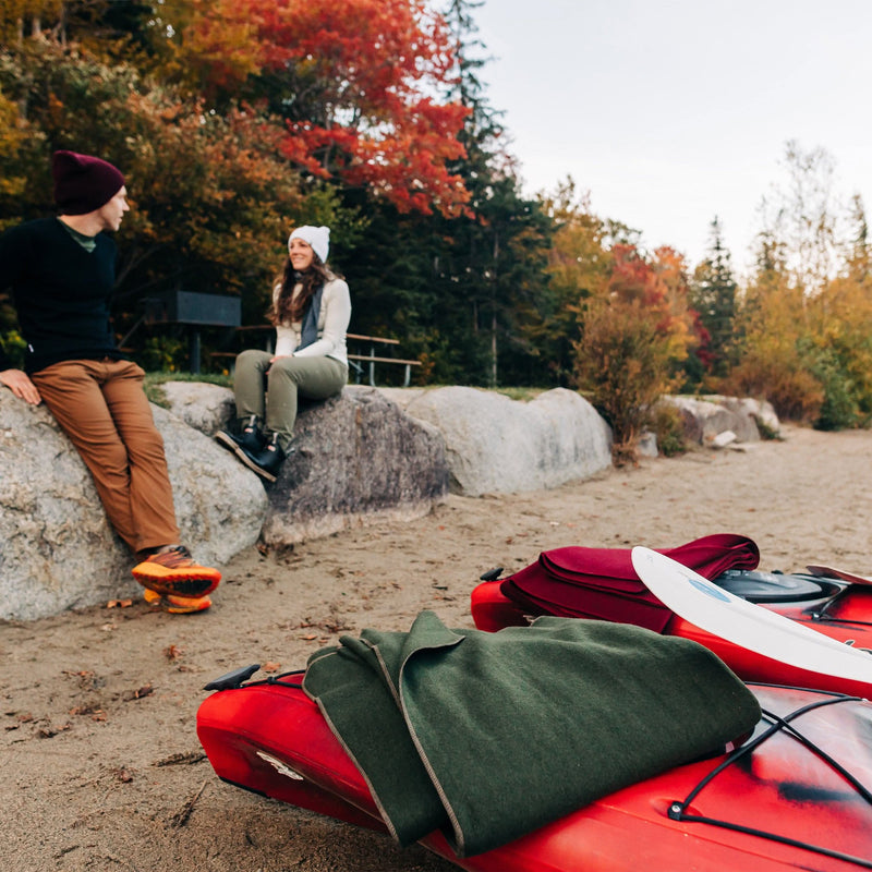 Load image into Gallery viewer, M33 - Lodge Twin Blanket White Mountain Woolen
