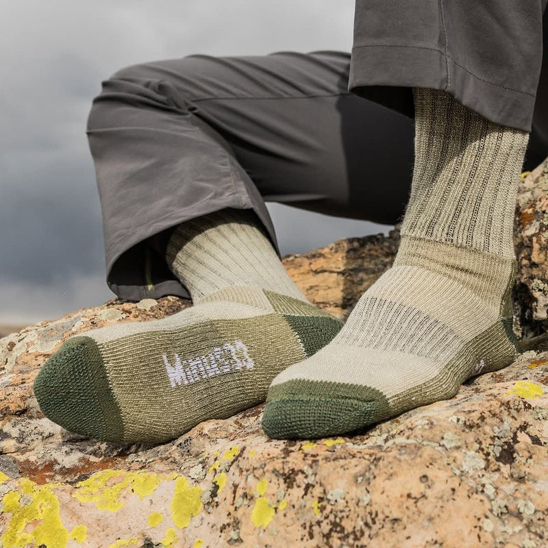 Load image into Gallery viewer, Midweight - Day Hiker Crew Socks
